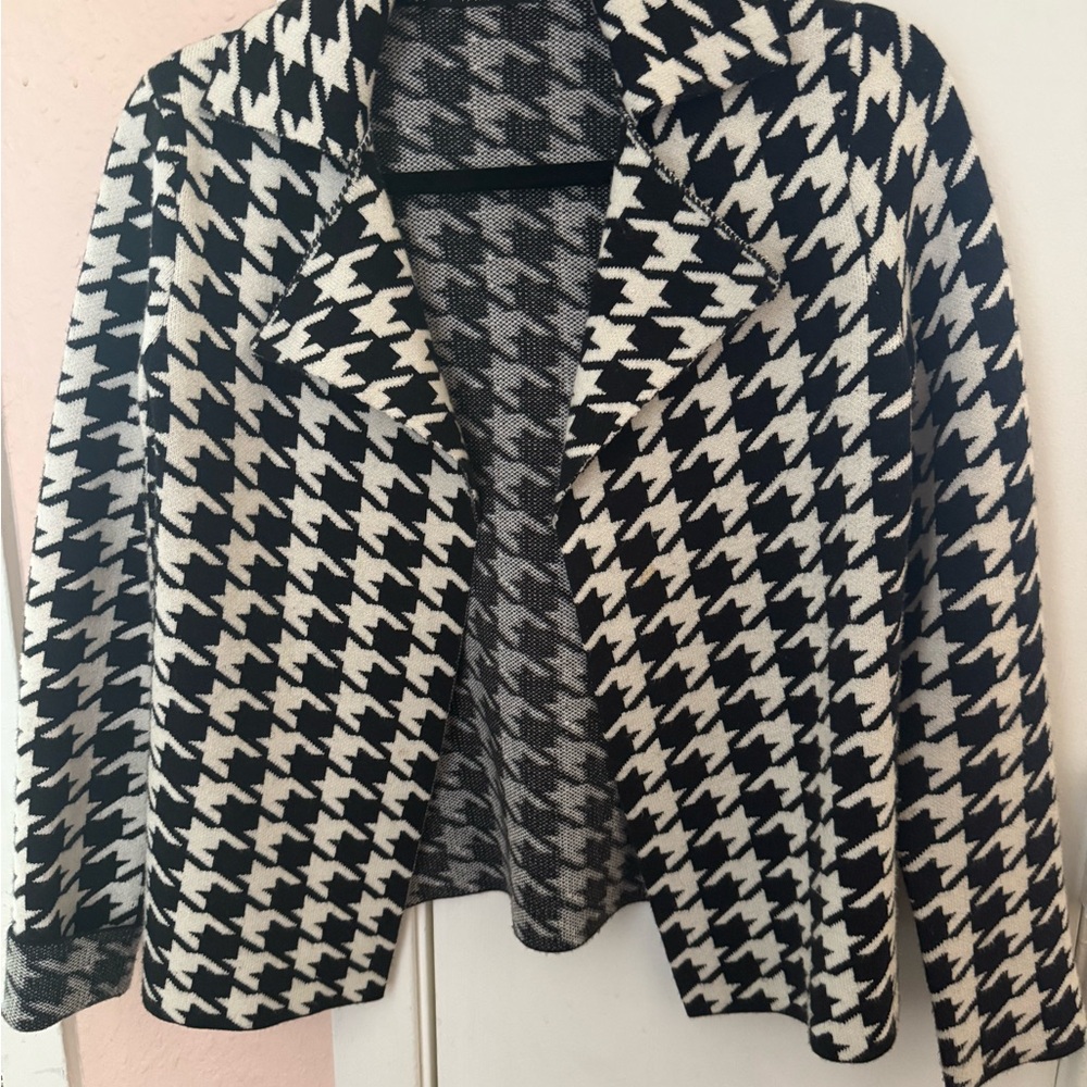 T Tahari Black and White Houndstooth Blazer